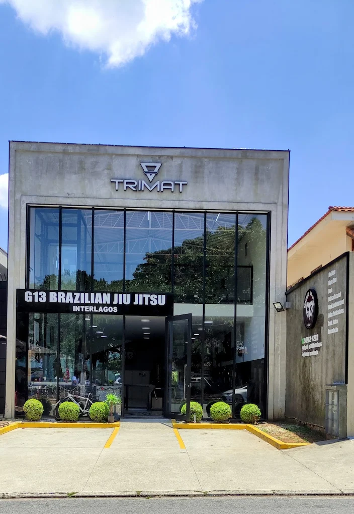 Fachada da Trimat com a marca G13 Brazilian Jiu-Jitsu